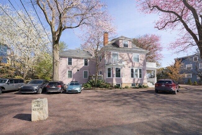 Building Photo - 140 Kilsyth Rd