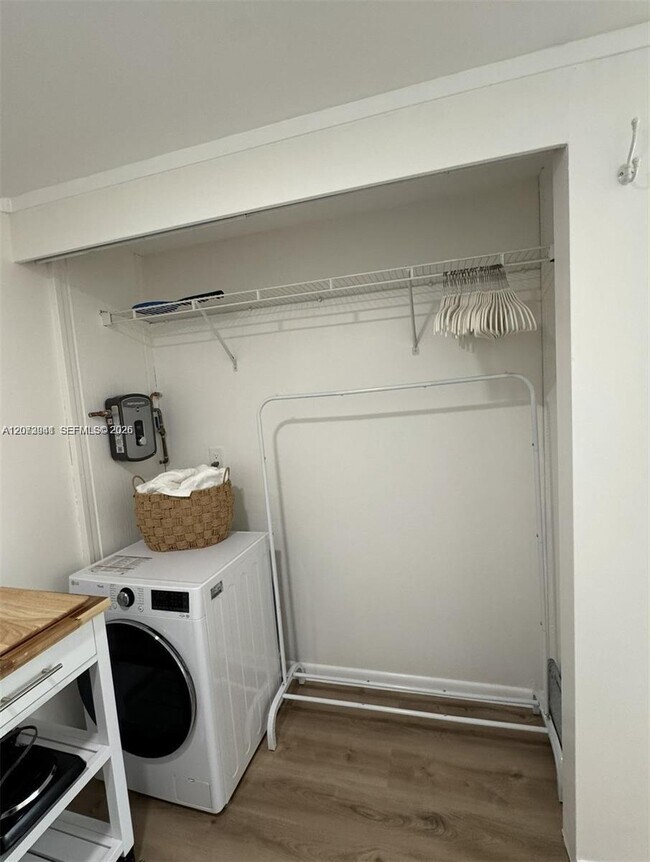 Building Photo - 914 N Ocean Breeze