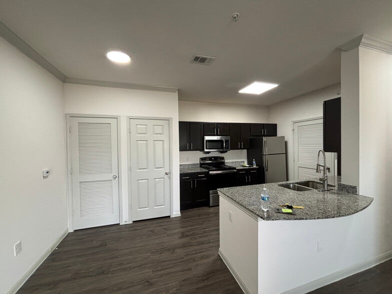 Building Photo - 4624 Cromwell Dr