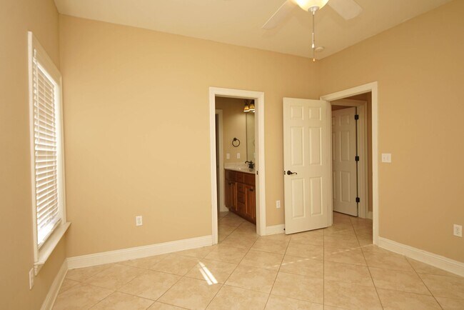 Building Photo - Swift Creek