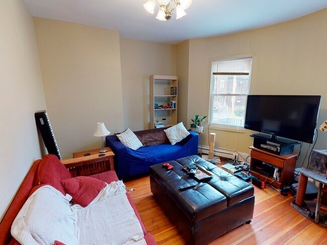 Building Photo - 15 Chilcott Pl
