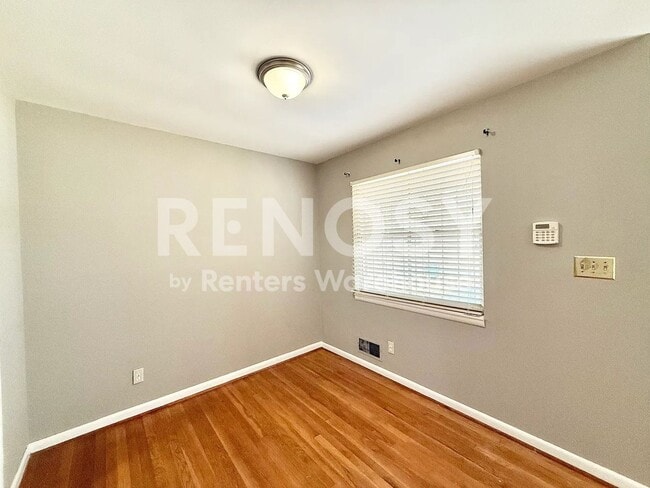 Building Photo - 4Bed / 2Bath full