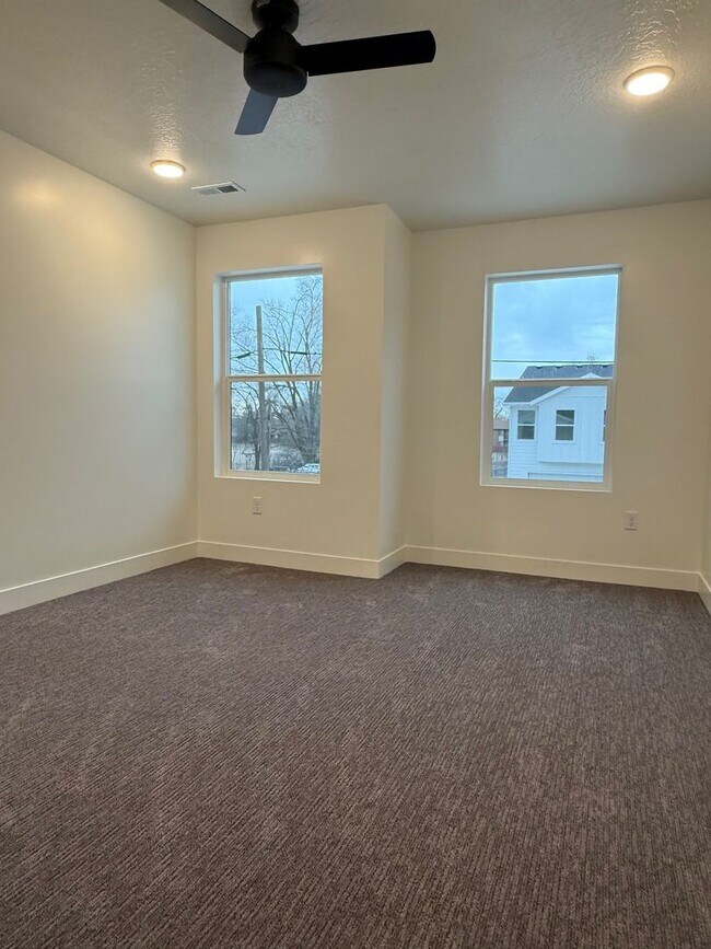 Building Photo - Half off first months rent - Beautiful townhome with 2 car garage, Central Air and Master Suite