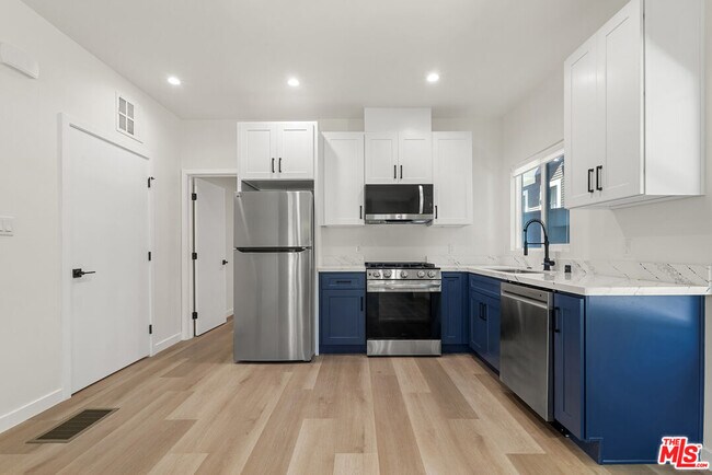 Building Photo - 1305 Lucile Ave