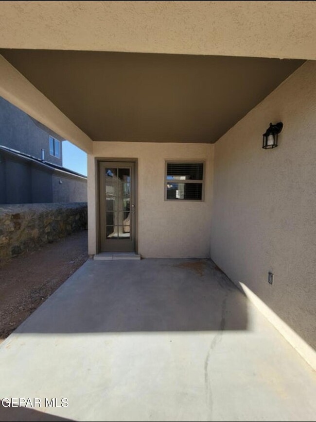 Building Photo - 15017 Dream Ct