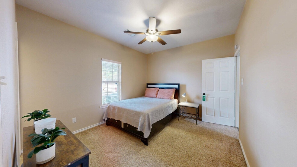 Building Photo - 602 Townplace Dr