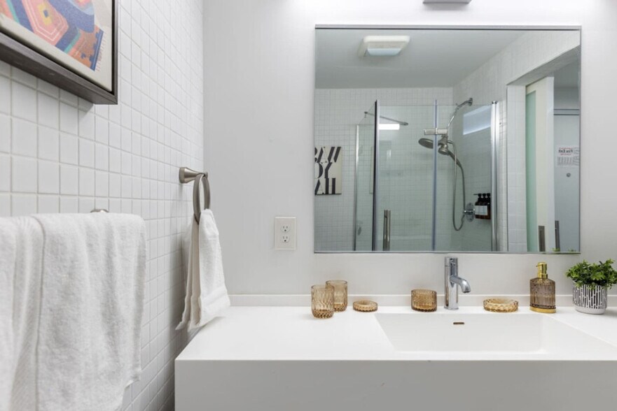 Building Photo - 12607 Larchmere Blvd