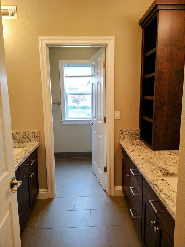 Building Photo - Stunning Luxury Townhome – 3 Bedroom, 2.5 Bath – Modern Comfort & Style