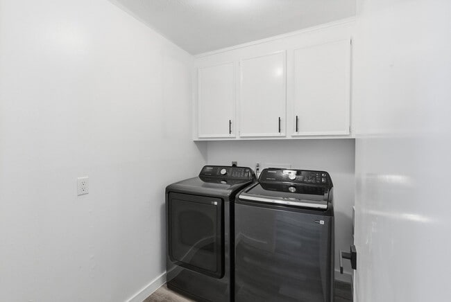 Building Photo - 2906 Colonial Dr