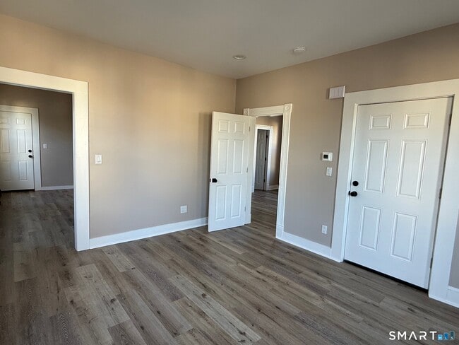 Building Photo - 24 Breckenridge Ave