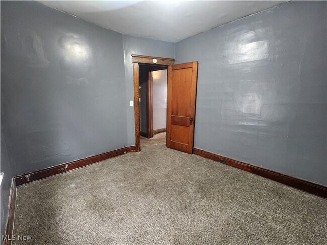 Building Photo - 11321 Parkview Ave