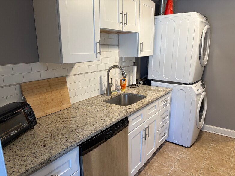 Building Photo - 418 Highland Ave