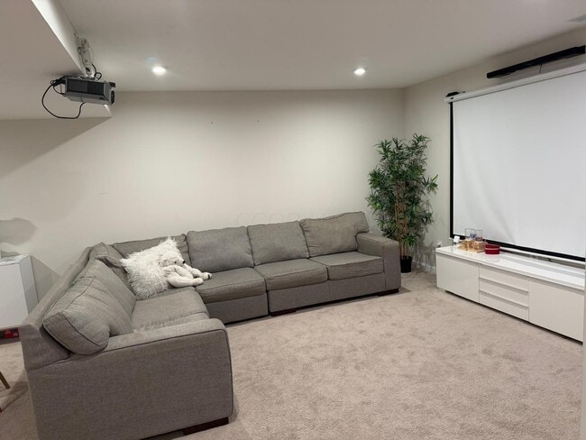 Building Photo - 585 Bermuda Way