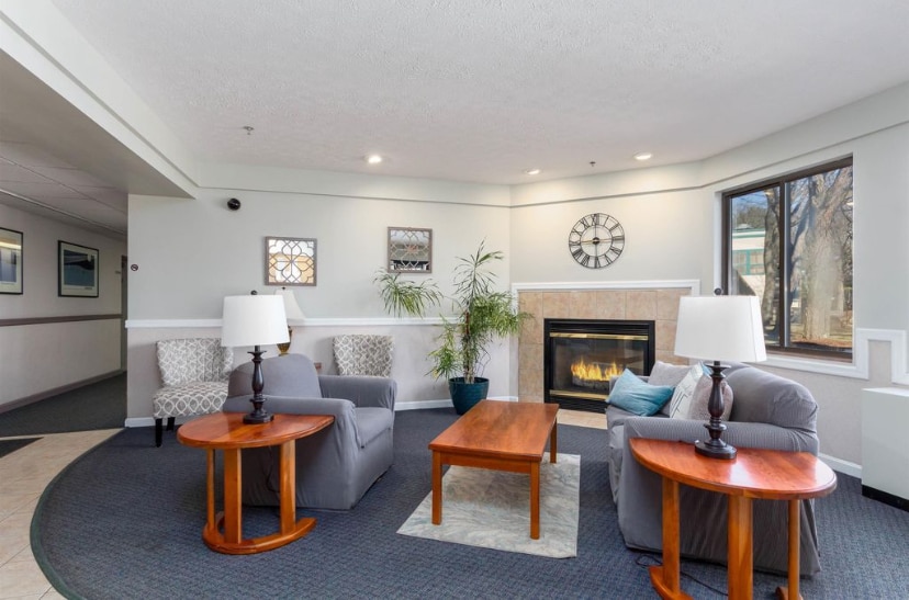 Building Photo - 10 Kellogg Rd