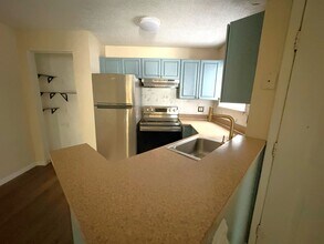 Building Photo - Plaza Millennium 1/1 first Floor