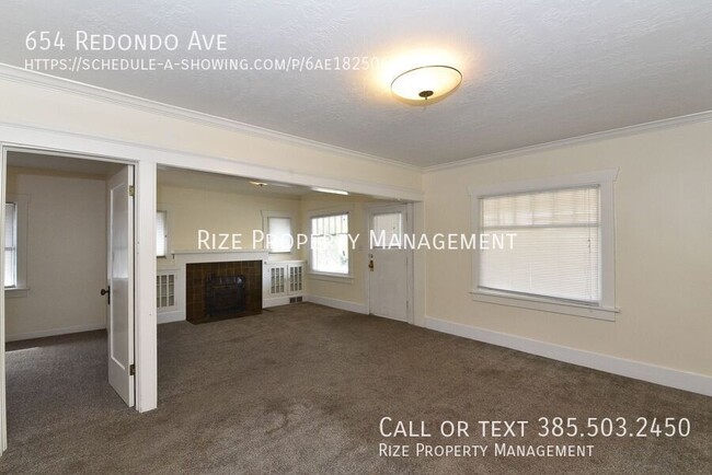 Building Photo - Talk about prime location! $200 Off Move i...