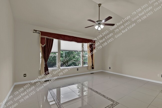 Building Photo - This beautiful 4 bedroom, 3 1/2 bathroom, ...