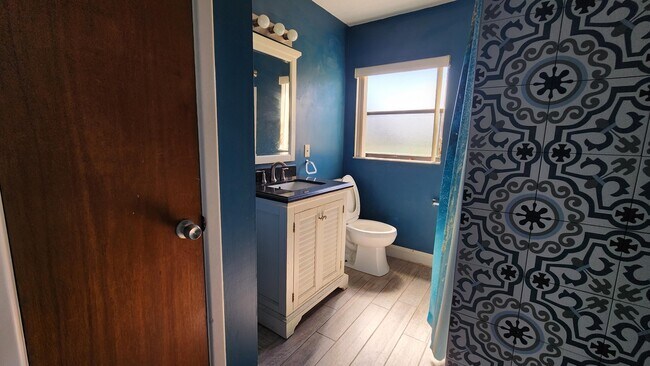 Building Photo - 2050 Oleander Blvd