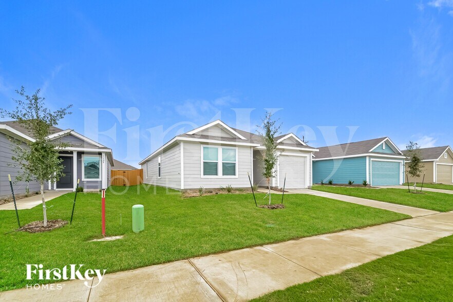 Building Photo - 1333 Plum Rd