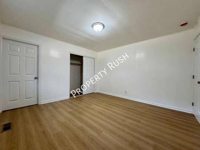 Building Photo - 32 Opal Rd