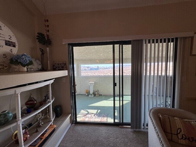 Building Photo - 3BR 3BA Townhome-Best view of the River & Laughlin Casino Skyline