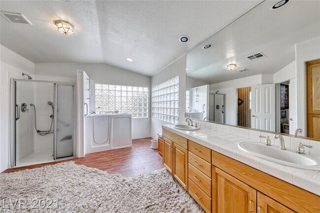 Building Photo - 2229 Fiero Dr