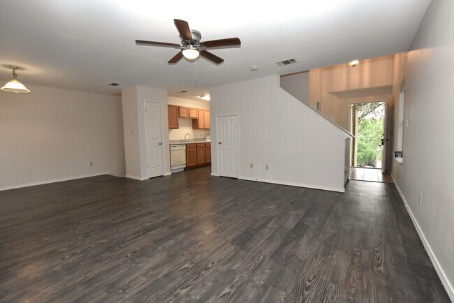 Building Photo - 921-923-923 Sagewood Trail