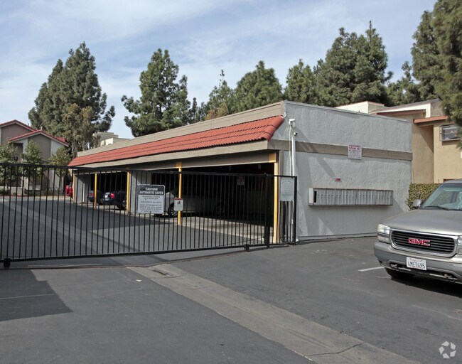 Building Photo - West Lane Apartments