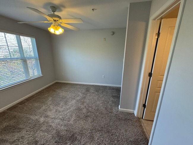 Building Photo - Available Now! 2 Bed/2 Bath in The Woodlands!