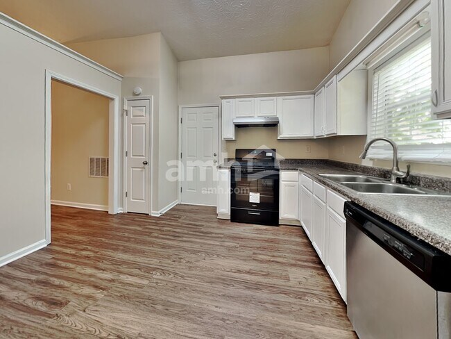 Building Photo - 3670 Sugarbrook Dr