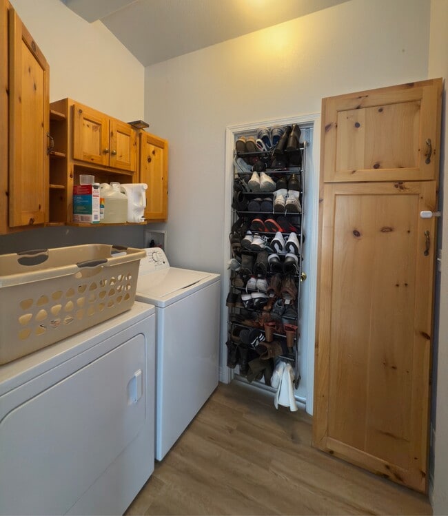 Building Photo - 9812 W Cherokee Dr
