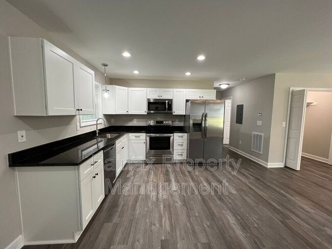 Building Photo - 223 N Briggs Ave