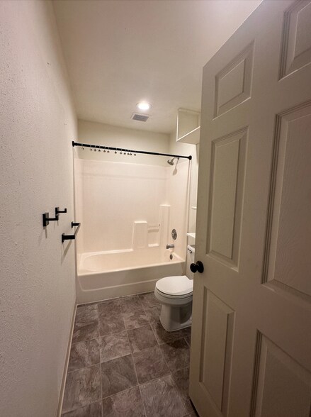 Building Photo - 472 Freear Dr