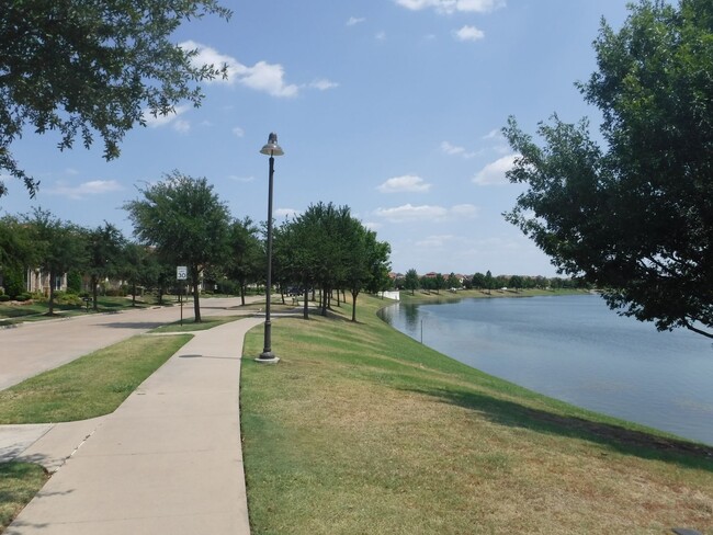 Building Photo - Beautiful 2 bed 2.5 Bath in Las Colinas!