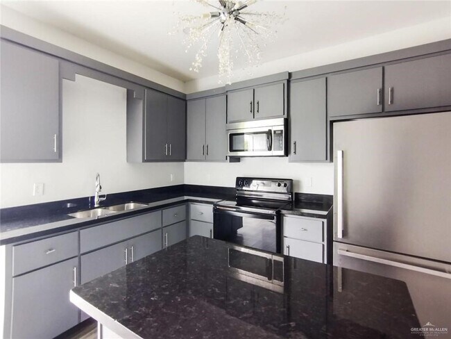 Building Photo - 8 Maryland St