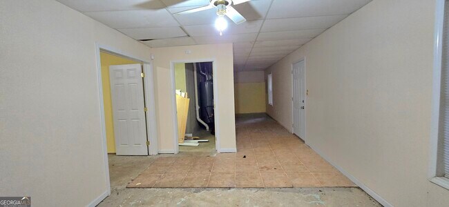 Building Photo - 610 James Ridge Dr