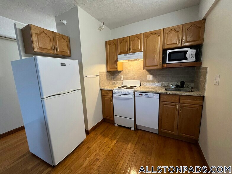 Building Photo - 1110 Commonwealth Ave