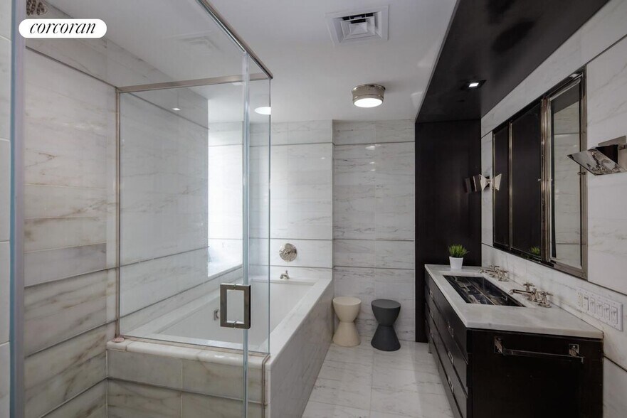 Building Photo - 151 E 85th St