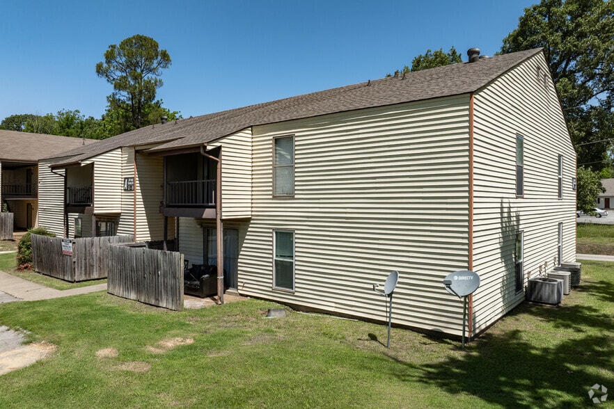 Primary Photo - Pines Apartments
