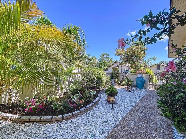 Building Photo - 4646 La Jolla Dr