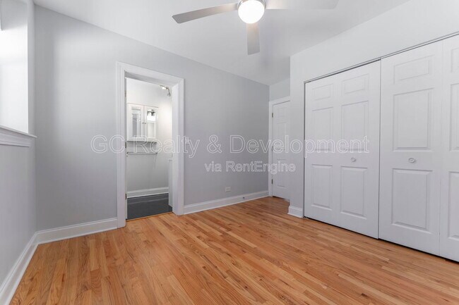 Building Photo - 816 W Sunnyside Ave