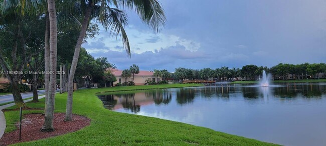 Building Photo - 2463 Centergate Dr