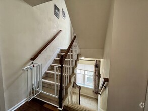 Building Photo - 3 bedroom home in sought after Whitaker Pl...