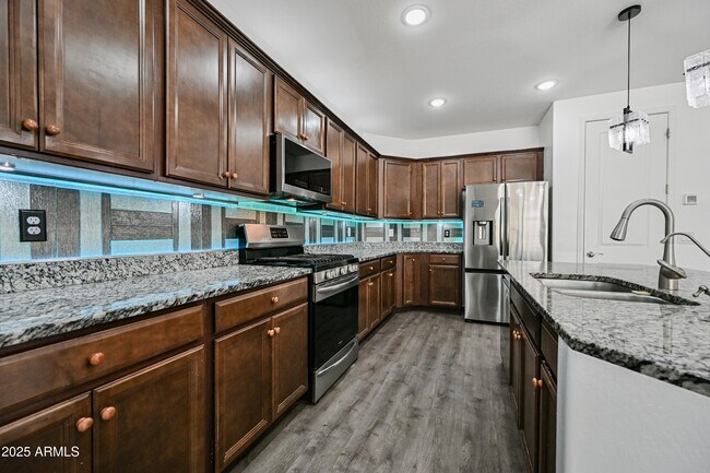 Building Photo - 4030 W Ross Ave