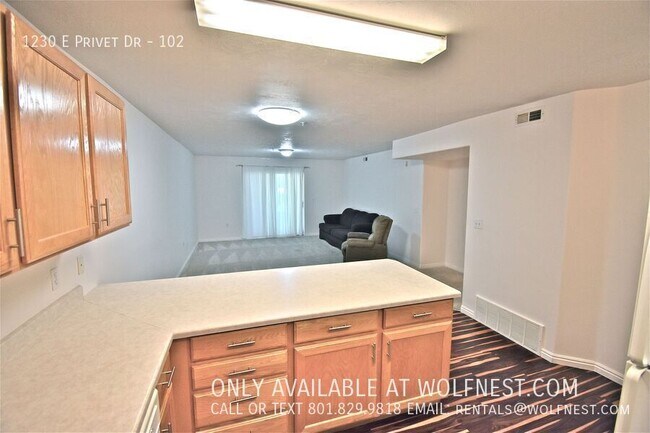 Building Photo - 1230 Privet Dr