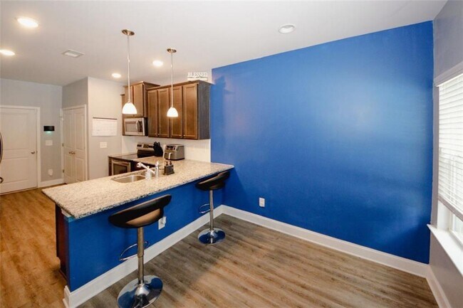 Building Photo - 10162 Benton Woods Dr