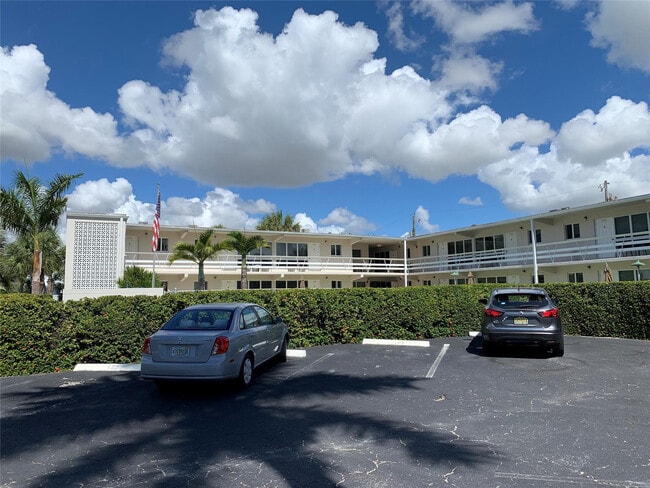 Building Photo - 3205 SE 7th St