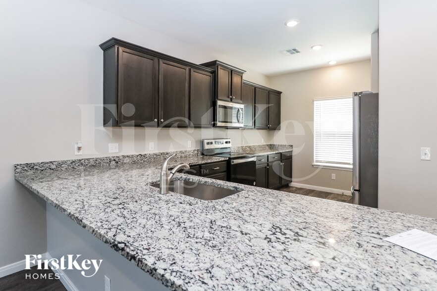 Building Photo - 1017 NW 6th St