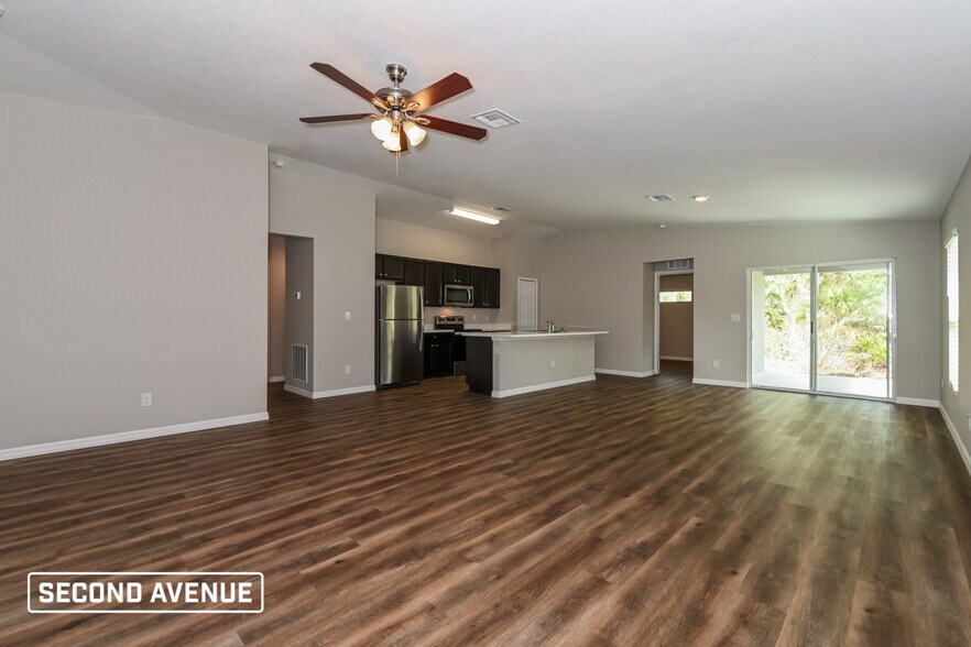 Building Photo - 437 Redwing St
