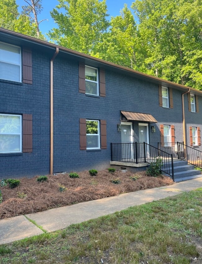 Building Photo - 1424 Nottingham Rd